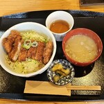 Wakasa Shouyu Katsudon To Tonjiru Gensemmi Kaku Umamonya - 