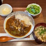 一汁三菜 kitchen 194 - 牛スジカレーライス定食