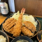 Tonkatsu Kokoro - 広島産牡蠣2個にヒレカツ、エビフライのカキミックス。