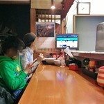 久留米や　いのうえ - 店内はカウンター席のみ