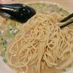 久留米や　いのうえ - 替え玉ズド～ン！\100（マイルド系スープ）