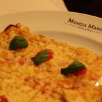 マンジャ マンジャ - バジルとトマトのピザ
