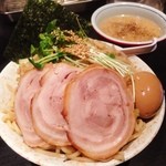 肉汁やZERO - 今日の締めは東京とんこつつけ麺特盛り！(＾ｰ^)ノここのラーメン、つけ麺は好みです！(^O^)