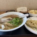 元気 - 中華そば(並)、ポテトサラダ、それと何故かレンコンの天ぷら。