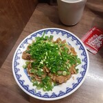 一蘭 - 煮込み焼豚と付属のスパイス