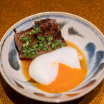 Nishi Azabu Kenshirou - 和牛サーロインの焼きすき焼き～春菊と温泉卵～
