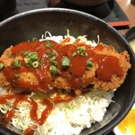 四文屋 - カツはサクサク、ソースは辛め