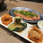 炭火焼肉 まる - 