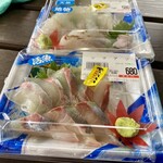 Uowaka - 市場で購入したアジとヒラメの刺身