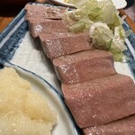 もつ焼き 浜松町ふじ屋 - レバ刺し