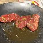 Daidomon Tennoji Mio Ten - 從左邊開始，這是赤肉？腹肉？牛肋條？這是說明。吃過之後拍攝，最初的份量是三倍。