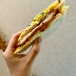 ブーランジェリ･エ･カフェ　オブジェ - カツサンド♡これもお気に入り♡お気に入りの牛乳食パンを使用しており、たっぷりなタマゴサラダ、分厚いポークカツ、そしてそのカツを引き立てる甘く美味しいソース…！かぶりつくと幸せに包まれます。美味、好き