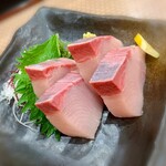 魚魚一 - 厚切 ブリ刺し 979円