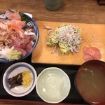 Hamayaki Kaisen Izakaya Daishou Suisan - ぶつ切り刺身賄い丼+ シラスとあおさの玉子焼の全容