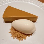 MOKO - 多良間島産黒糖タルト、ジンジャーアイスクリーム