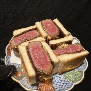 【ヘレカツサンド】和牛の中で最も柔らかい部位を使用