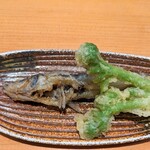 すし屋の芳勘 - メヒカリとこごみの天ぷら