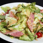 [Standard menu] Fresh lettuce and grilled bacon salad
