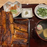 濱松地焼 鰻 まさ - 鰻重。税込みで5280円。ウナギは浜名湖産を使用。蒲焼のど迫力がすごい。