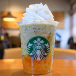 STARBUCKS COFFEE - GOHOBI メロン フラペチーノ、チョコレートチップ、シトラス果肉、エクストラホイップ 865円 → 365円