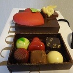 デカダンス ドュ ショコラ - チョコボックス　ハートは、箱もチョコレートでできています♪