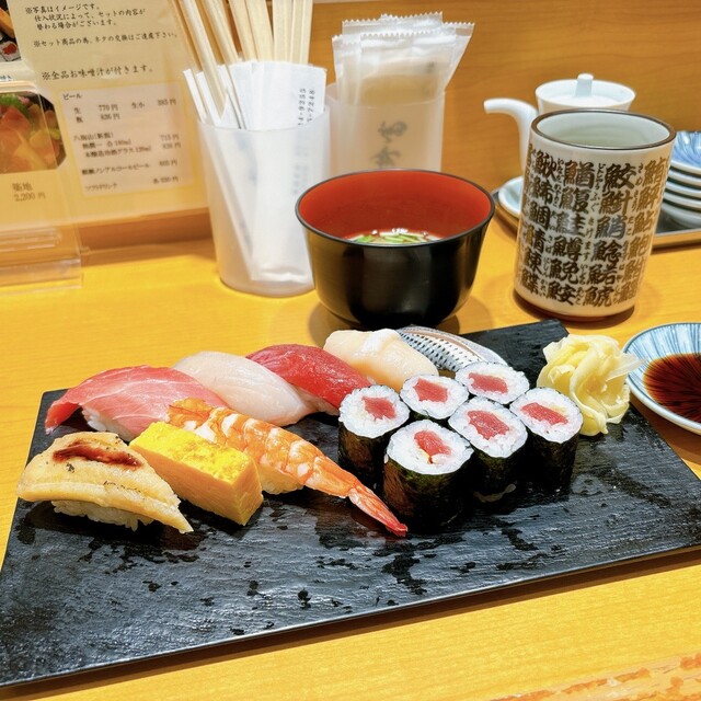 Tsukiji Suzutomi Sushi Tomi Futakotamagawa Ten photo 4