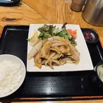 日比谷琥白 - 豚の生姜焼き定食　¥1,150-