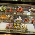 フランス菓子＆カフェ　ラ・ピニヨン - ショーケースのケーキ