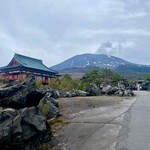 Onioshi Dashi Oyasumi Dokoro - 噴煙立ち上る「浅間山」。
                        活火山レベル2なんだそうな。