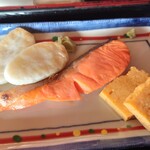鶴カントリー倶楽部レストラン - 笹かま、塩鮭、玉子焼