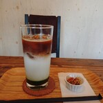 Bake & Beans - 御上ラテにはグラノーラ付き（2024.4）