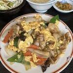 楽苑 - きくらげ入り卵と肉野菜炒め