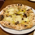 Pizzeria Purecari - アンチョビチーズ @1,400円