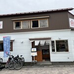 あらくら食堂 - 民家の１階が食堂、２階は宿泊スペースとのこと