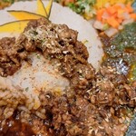 Botani： Curry - ライスの上には鶏肉の粗挽肉のキーマ