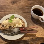 BERTH COFFEE - オープンサンドイッチ バナナはちみつ