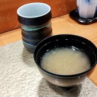 東鮨 新店 - みそ汁アップ