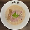 小麦の星 - 料理写真:濃厚鶏白湯そば　930円