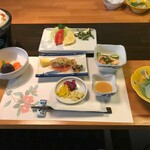 青木旅館本館 - わかさぎ南蛮漬け、豚陶板鍋、など最初に用意されていて、