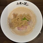 小麦の星 - 波打つ平打ち極太麺