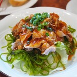 朔 Tatsuya - 豚しゃぶと海藻のサラダ　850円