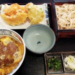 Sarashina Kazokutei - カツ丼セットA(せいろ)&生桜えびのかき揚げ(単品)