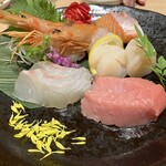 魚貝焼きと寿司酒場 赤だし屋 - 