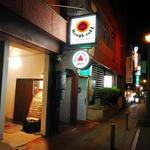 ラフロール - ロゴの入った看板が目印です。どなたでもお気軽にどうぞ！