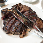 Morton's The Steakhouse 丸の内 - 2．プライムポーターハウス（42oz=1190g）