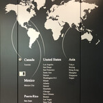 Morton's The Steakhouse - 店舗入口の世界地図