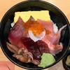 Maguroya Soumasuisan - おまかせ丼　今日は、中トロ、赤身のづけ、ブリ