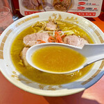 Ichiryuu - やや濁ったスープは豚骨と鶏ガラのスープ