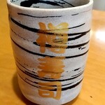 さしみ茶屋 樽寿司 - 湯呑みもお店の名前入り!