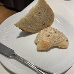 フランス料理 ル・クール - フランスパンと胡桃パン(もっちり食感)